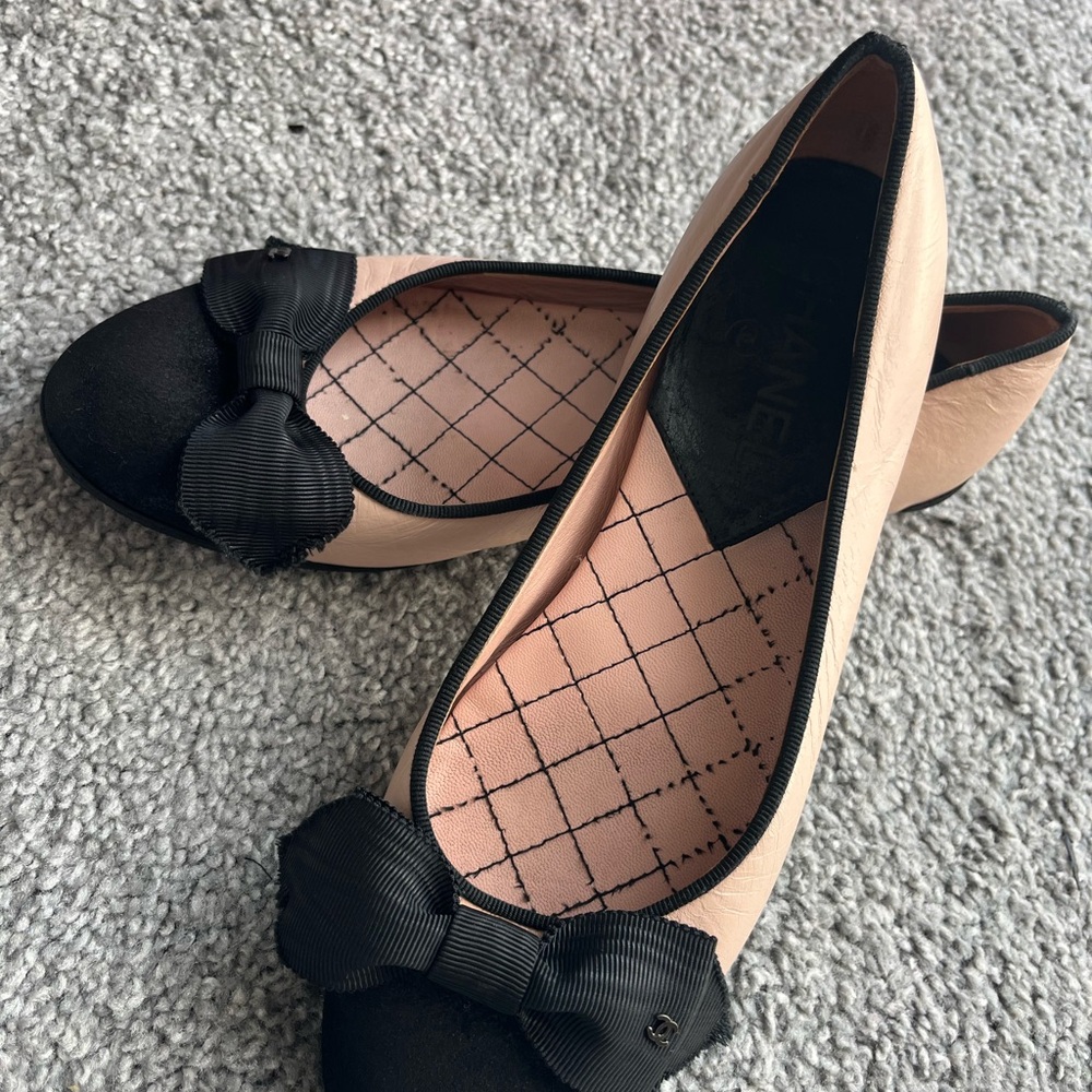 CHANEL Black and Pink Bow Flats